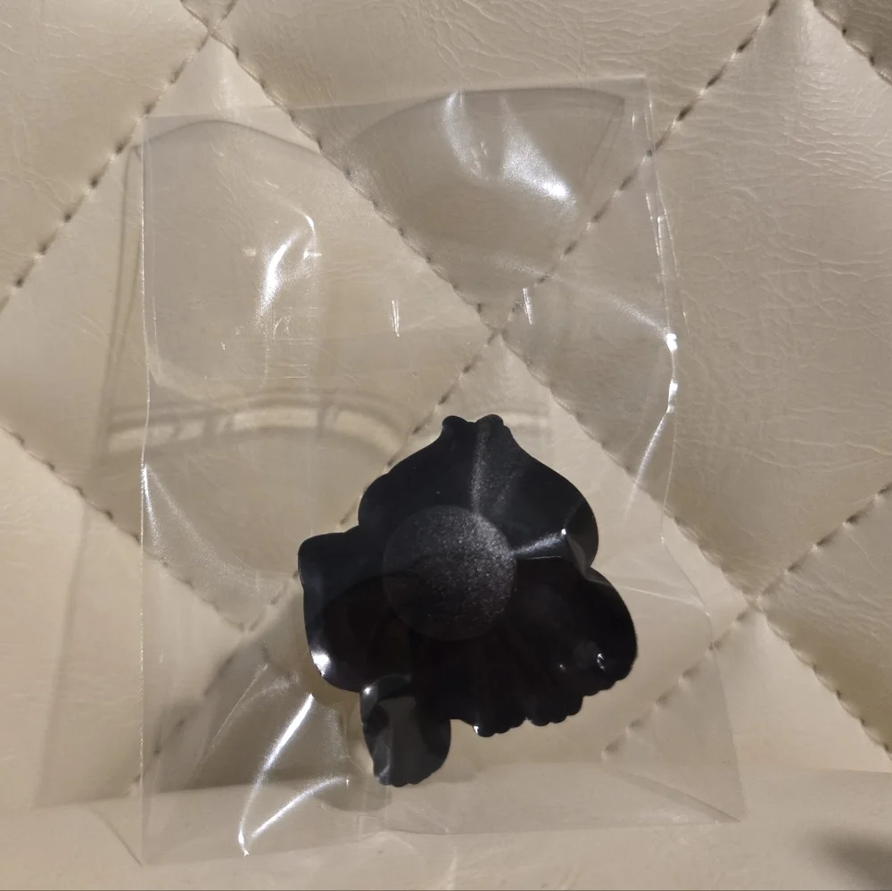 3/$10 Bulbasaur Pokemon Croc Charm - Picture 2 of 2